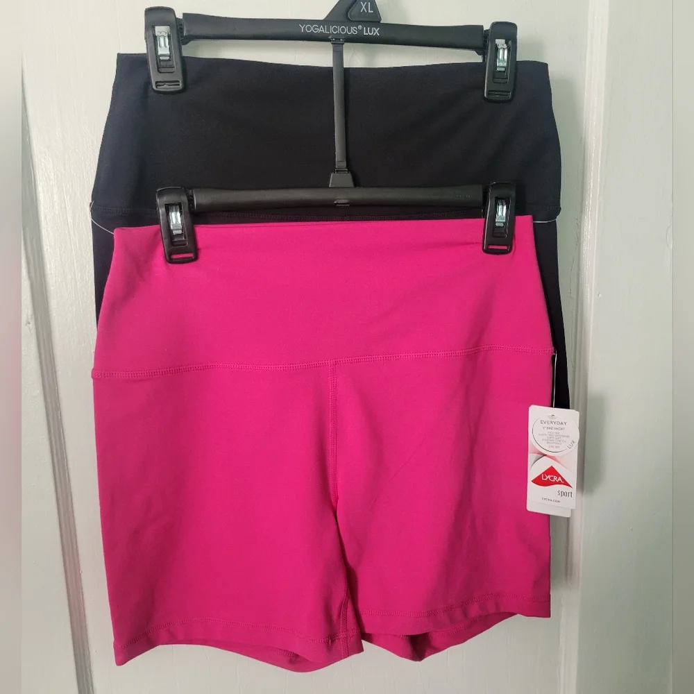 Yogalicious Lux women's high rise 5" Inseam biking shorts size XL 1 pink 1 black - Picture 1 of 7